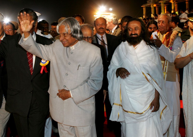 Dr Abdul Kalam greeting the participants of Art of Living Silver Jubilee Celebrations
